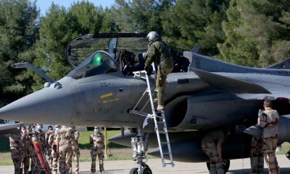 Ηχηρό μήνυμα Παναγιωτόπουλου... μέσα από Rafale: Συνεχώς αναπτυσσόμενη η στρατιωτική συνεργασία μας με τη Γαλλία